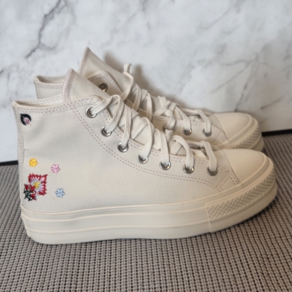 Converse Chuck Taylor All Star Hi Lift Floral Embroidery Women Sneaker Shoes 9 - Picture 1 of 9